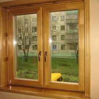 Установка под ключ деревянного двухстворчатого окна в Москве от компании «Лучшие окна»
